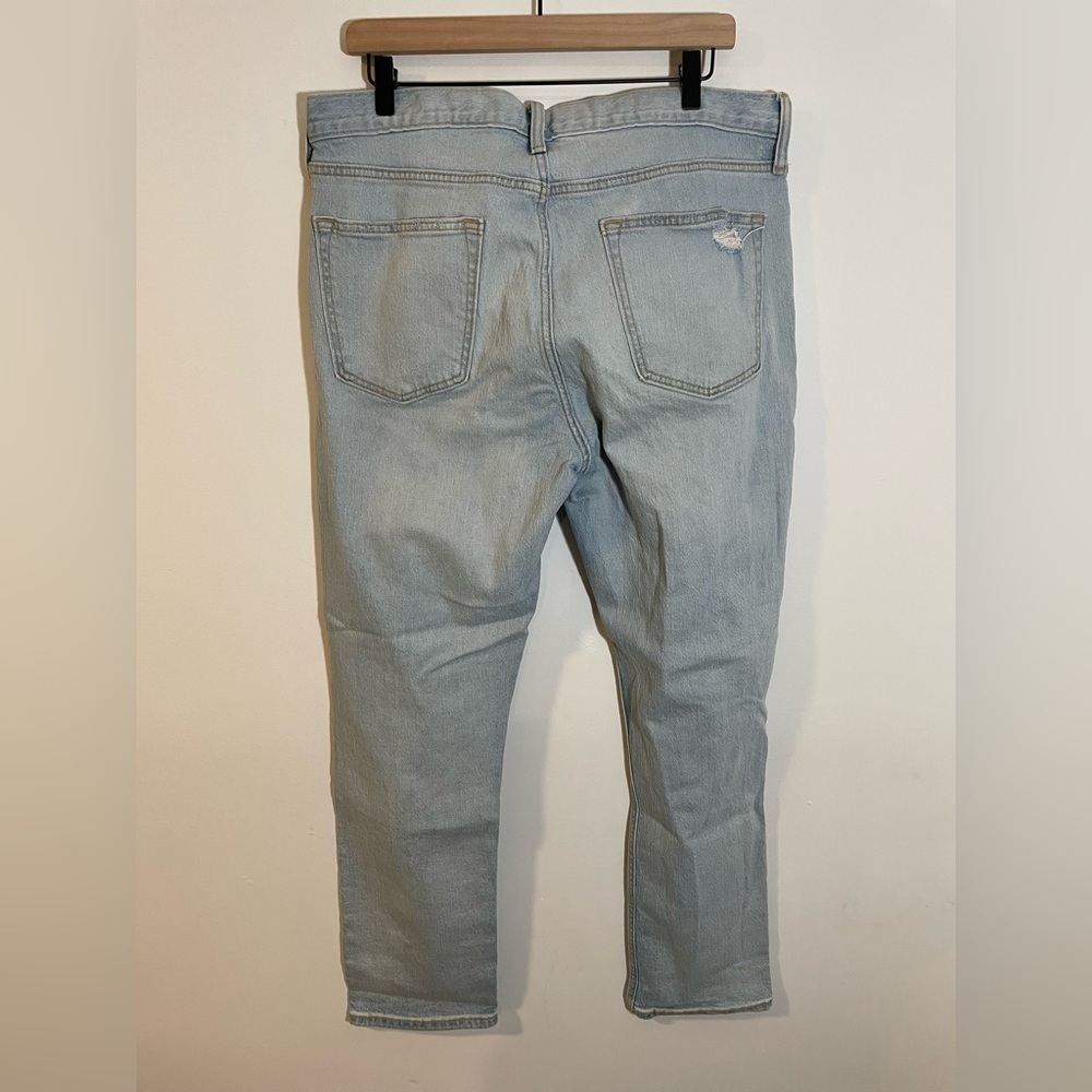 Old Navy Light Wash Distressed Denim Jeans Men’s Size 36x32 Slim - Picture 4 of 7